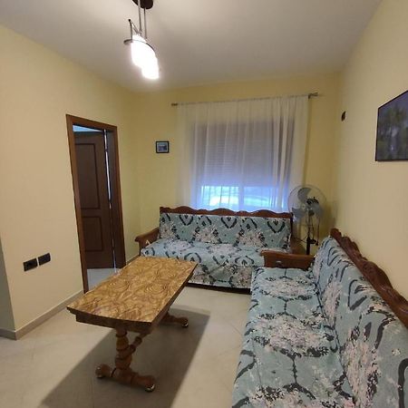 Flat White Apartment Krujë Екстериор снимка