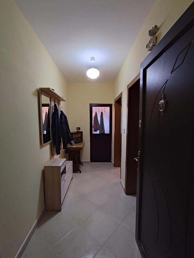 Flat White Apartment Krujë Екстериор снимка
